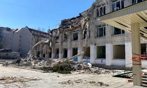 scoala bombardata ucraina jpg