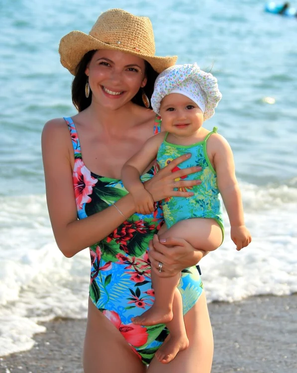 Anca şi Natalia au dat fuga şi la mare