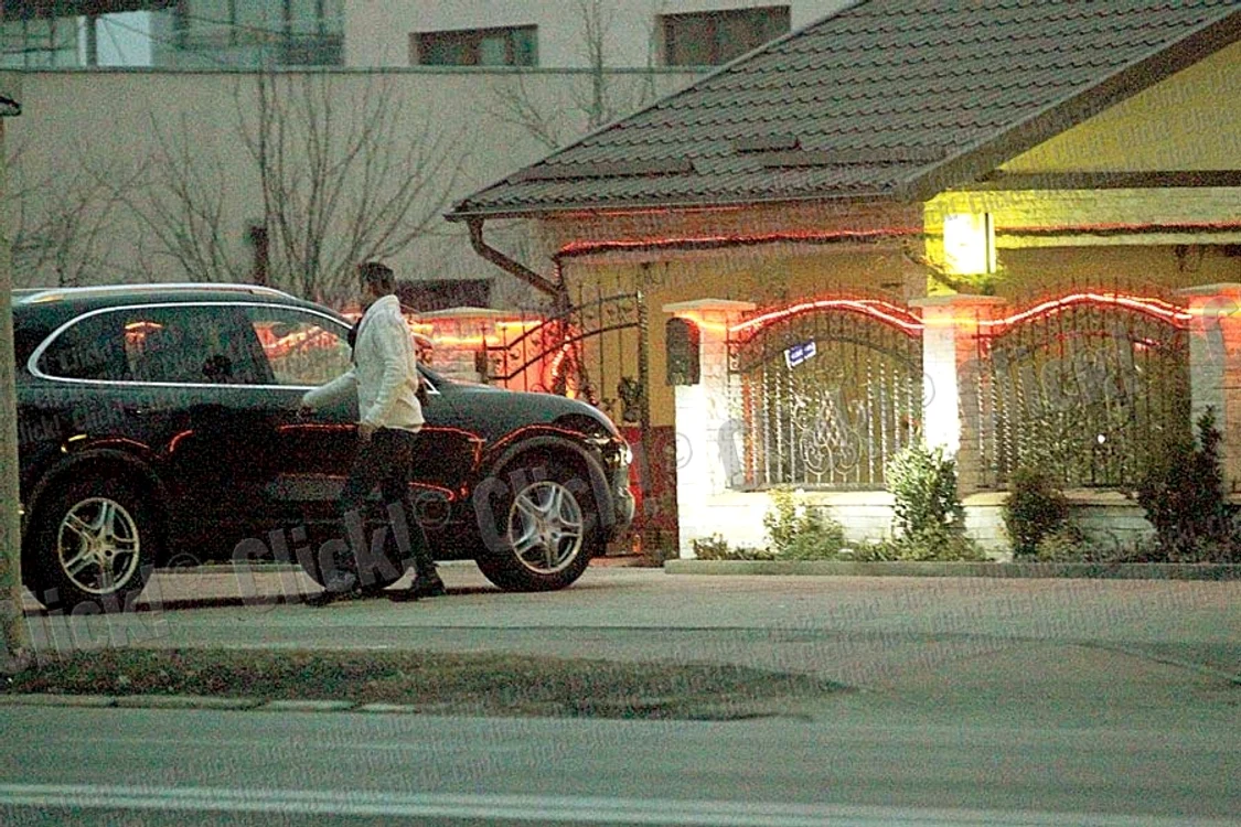 N-a fost scăpat din ochi  de bodyguarzi