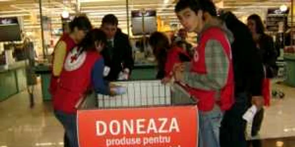 Crucea Roşie Mehedinţi strânge alimente pentru oamenii nevoiaşi 
