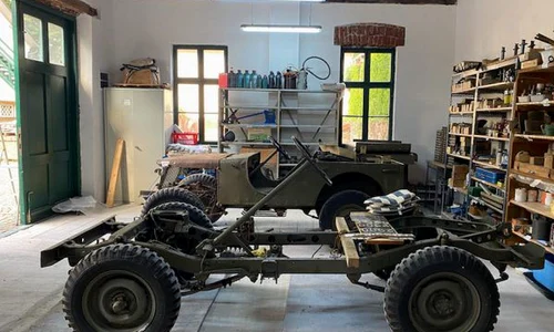 Atelierul auto al Regelui Mihai, deschis publicului: După 74 de ani de pribegie, Jeep urile şi întregul atelier au revenit la Săvârşin jpeg