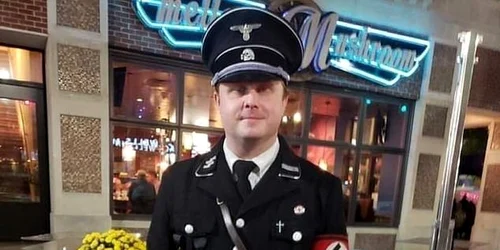 costum halloween hitler foto facebook