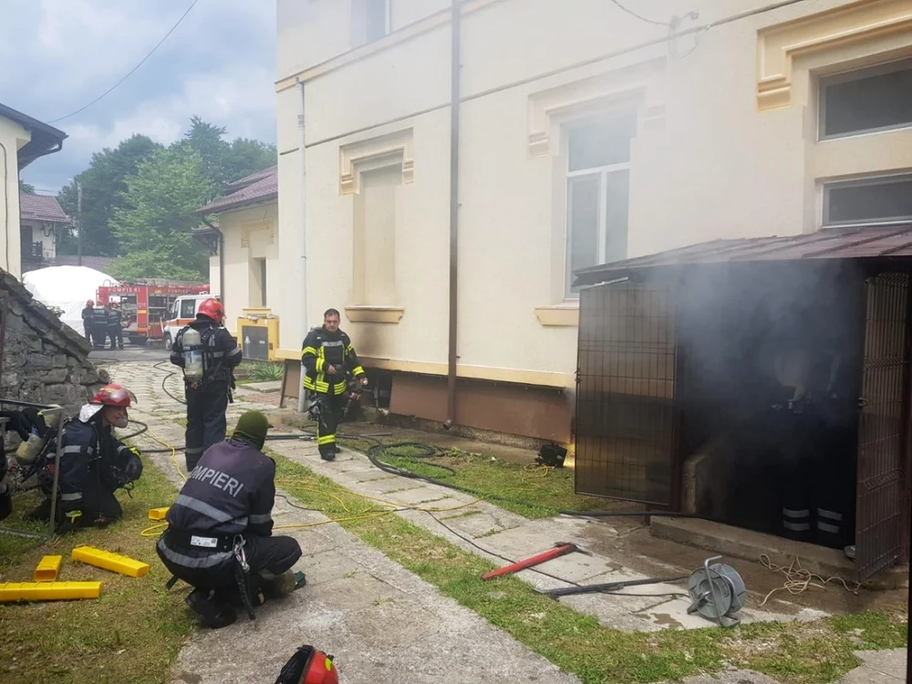 Incendiu la staţia de oxigen a Spitalului din Sinaia Sursa ISU Prahova