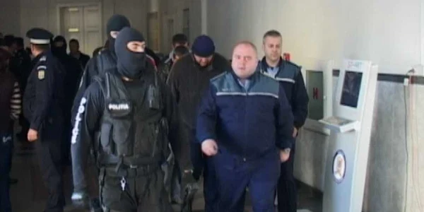 Polițiștii acuzați de mită vor fi cercetați în stare de libertate