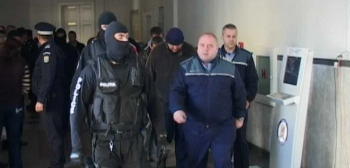 Polițiștii acuzați de mită vor fi cercetați în stare de libertate