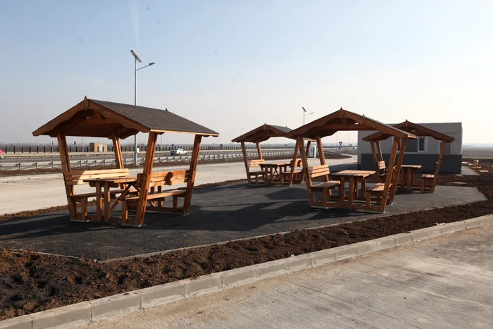 Spațiile de servicii de la km 17 sunt frumos amenajateFotografii: Sever Gheorghe/Andreea Dancu