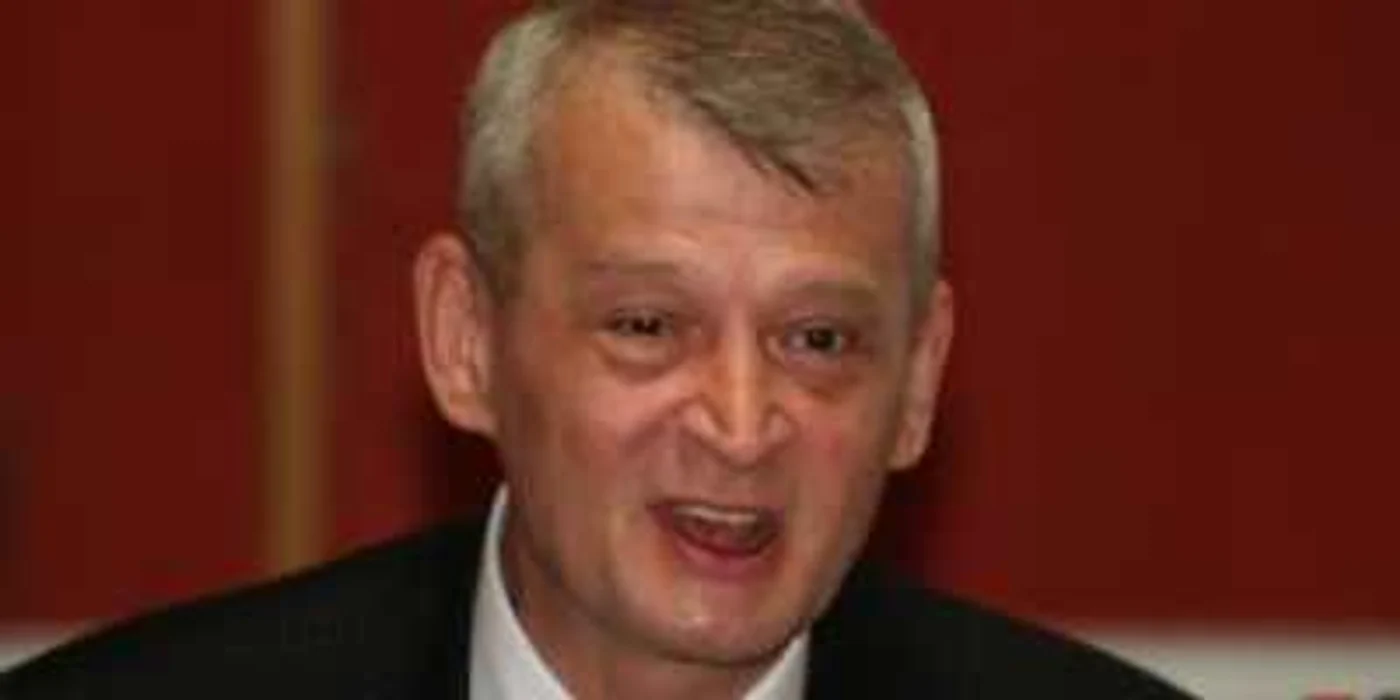 Intrat în campanie electorală, Oprescu îi predă ştafeta viceprimarului general Victor Iovici