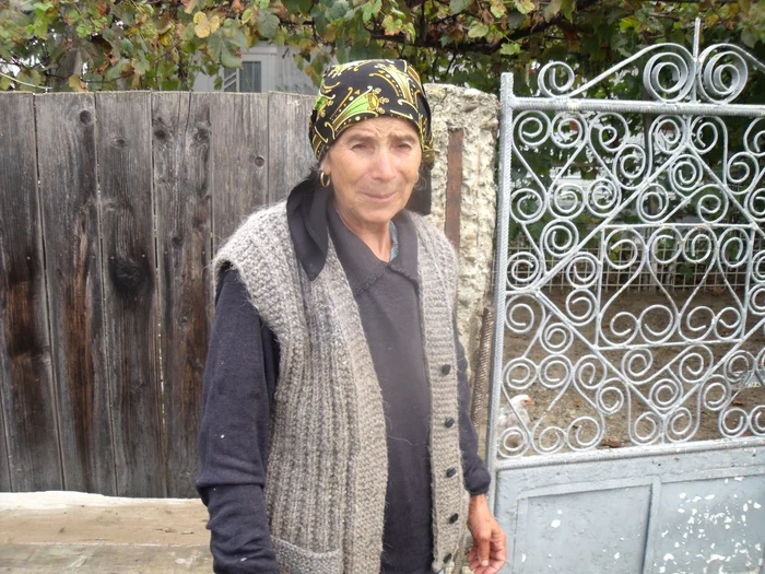 Tanti Petria a rămas în casa veche din Vadu Roşca
