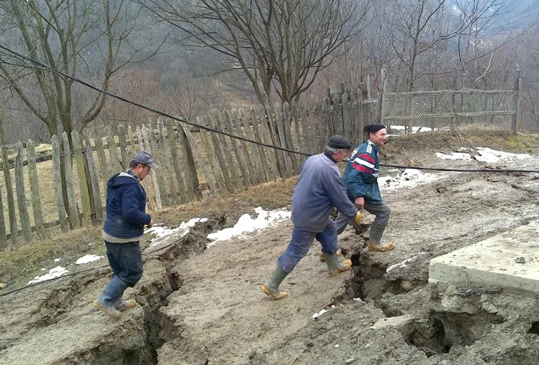 Alunecări la Colţi