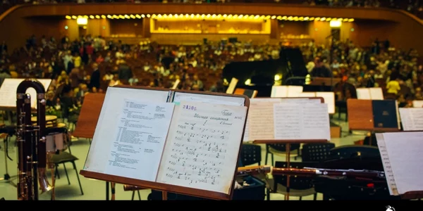 dinspre orchestra