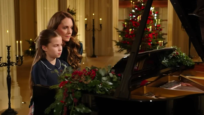 Prințesa Kate și fiica ei, Prințesa Charlotte, au cântat în duet la pian   captură de ecran (13) png