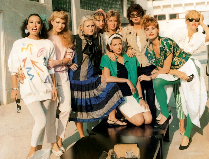 În tinereţe, alături de fetele sale