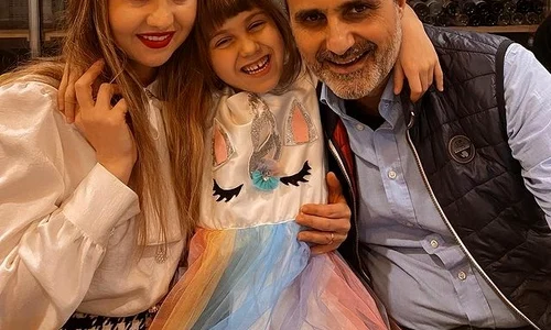 1 robert turcescu sotia oana fiica vera ilinca jpg jpeg