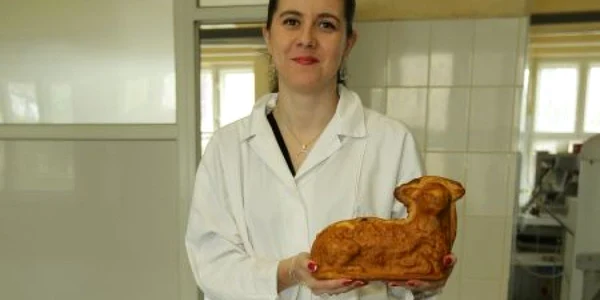 Viviana Lami realizează cozonaci în diferite forme