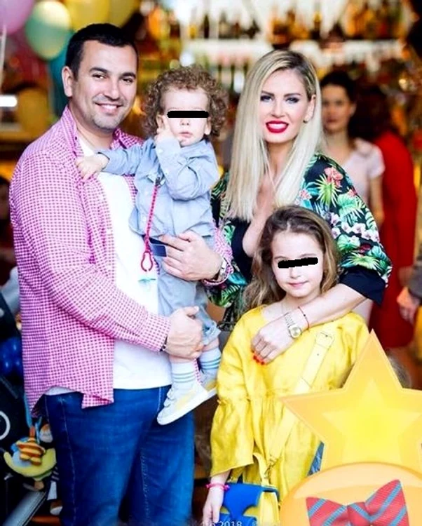 Andreea Bănică, alături de soțul ei, Lucian Mitrea, și cei doi copii, Noah și Sofia