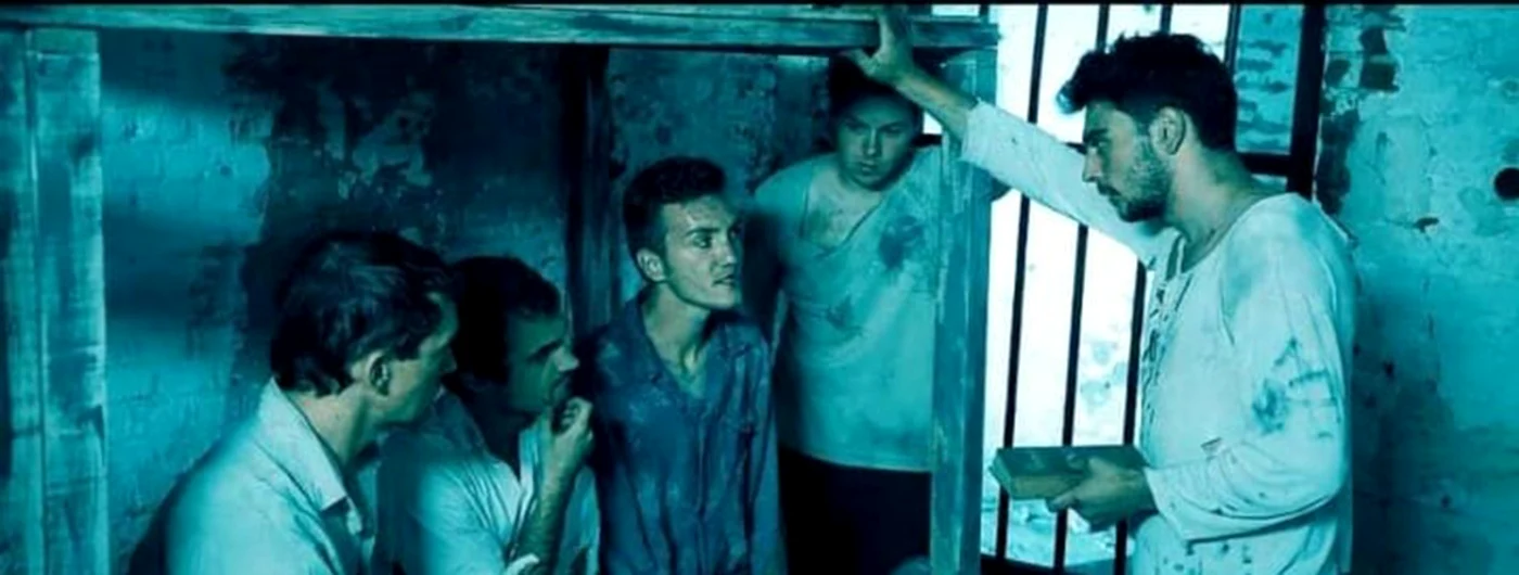 Tânărul are rolul unui deţinut  dintr-o familie de burghezi, în  filmul „Experimentul Piteşti”
