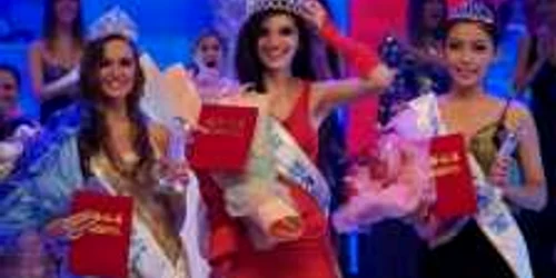 Cristina Elena David (mijloc). Foto: missallnations-erm.com