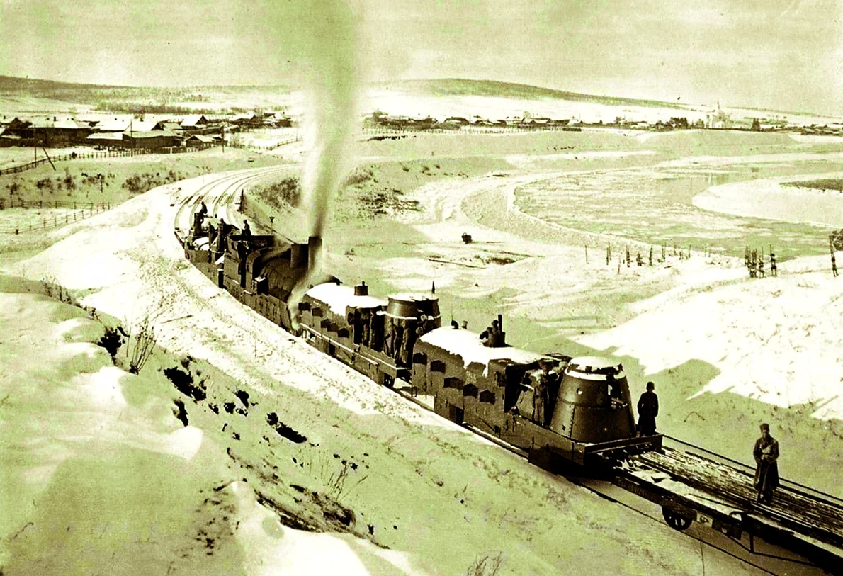 Fotografie-document din anul 1919: un tren blindat străbate întinderile îngheţate ale Siberiei. Direcţia: Irkutsk (foto: Ghetty Images)