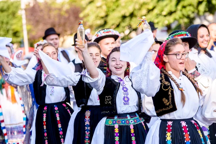 Parada portului popular românesc Foto: Centrul Cultural Mioveni