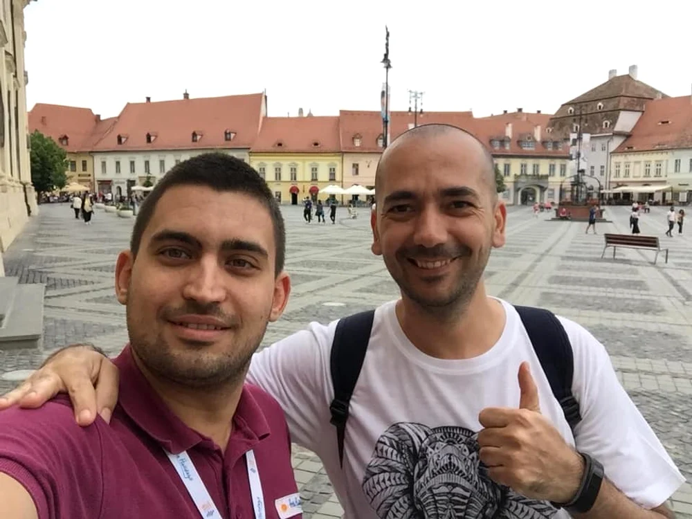 Cosmin și Ady colaborează și organizează împreună vacanțe în țară sau în străinătate