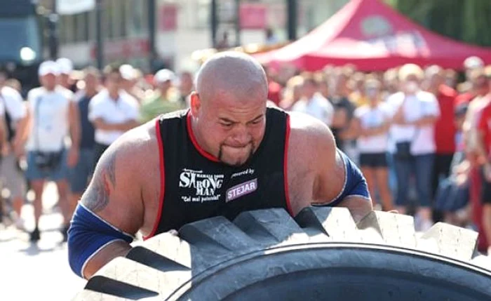 Cel mai puternic om din România a murit după ce a căzut de pe un skijet.