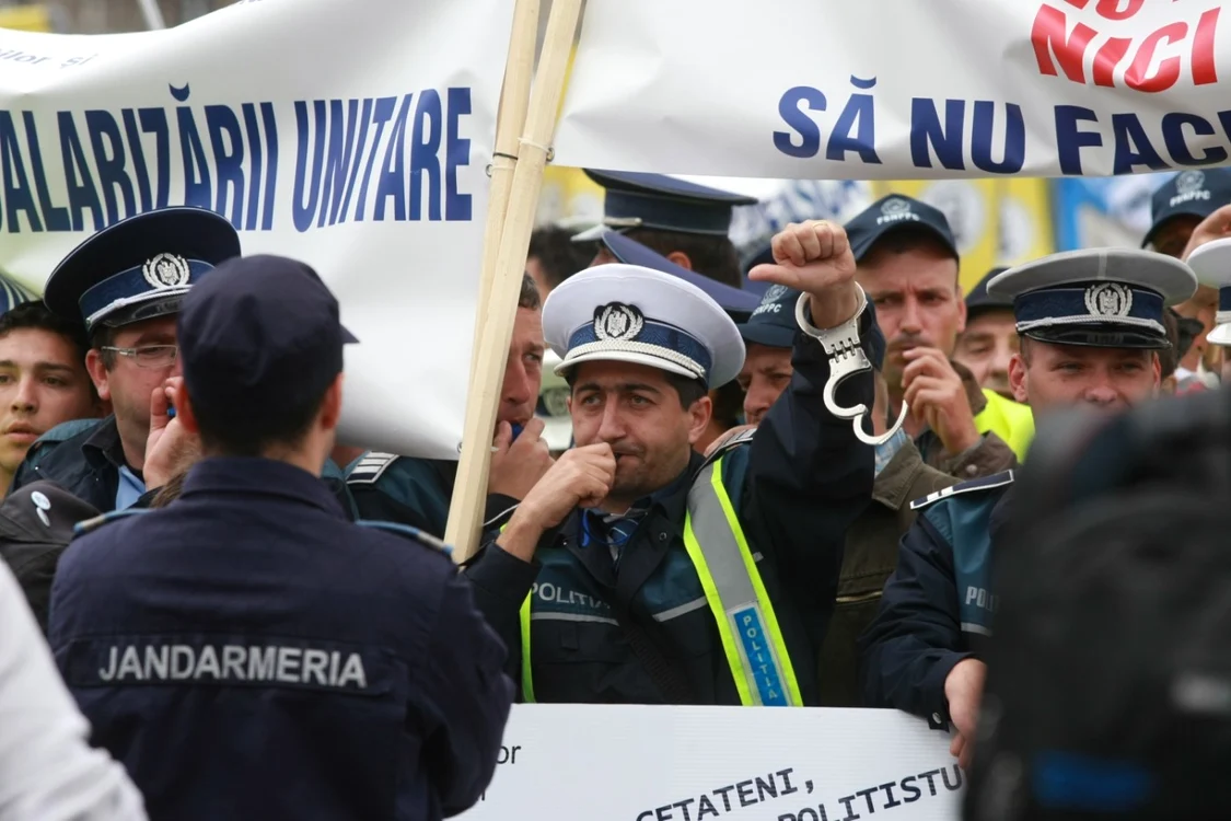 „Pensia medie în sistem este mult mai mică, de 3.500 de lei”, susţin liderii sindicatelor din Poliţie