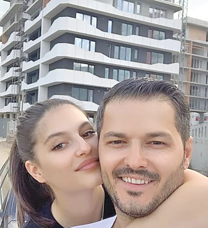 În acest bloc i-a luat Vârciu apartament fiicei sale, Carmina