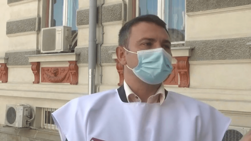 Lider de sindicat arestat pentru incendierea a 9 mașini la Bacău. L-a amenințat cu moartea pe directorul DGASPC Bacău