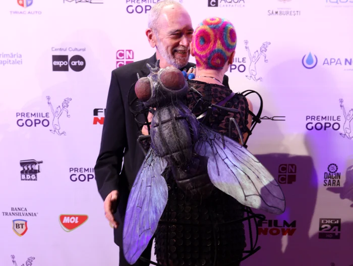 
    Iuliana Vîlsan a purtat un colier în formă de purcel și un inel cu ochi supradimensionațifoto: Sever Gheorghe  