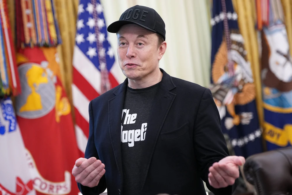 Elon Musk avertizează asupra creșterii rapide a prețului argintului, pe fondul restricțiilor de export impuse de China