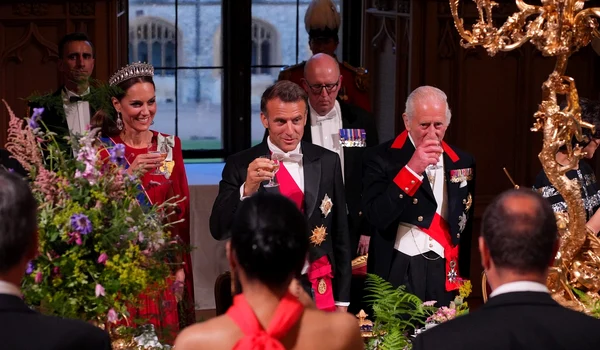 Regele Charles și Emmanuel Macron foto profimedia (4) jpg