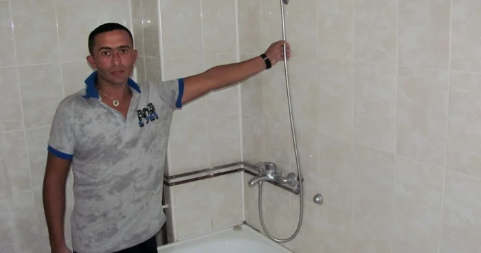 Elvis este unul dintre clienții fideli ai Băii Publice