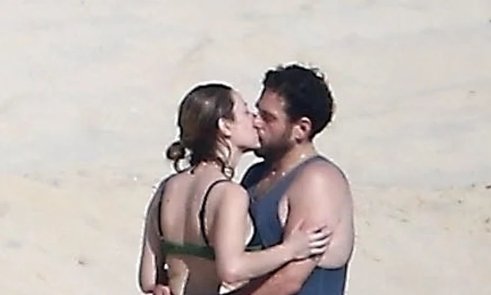 *EXCLUSIVE* Jonah Hill and girlfriend Loved Up on vacation in Mexico **WEB EMBARGO UNTIL 2:30 PM PST ON 01/15/17** jpeg