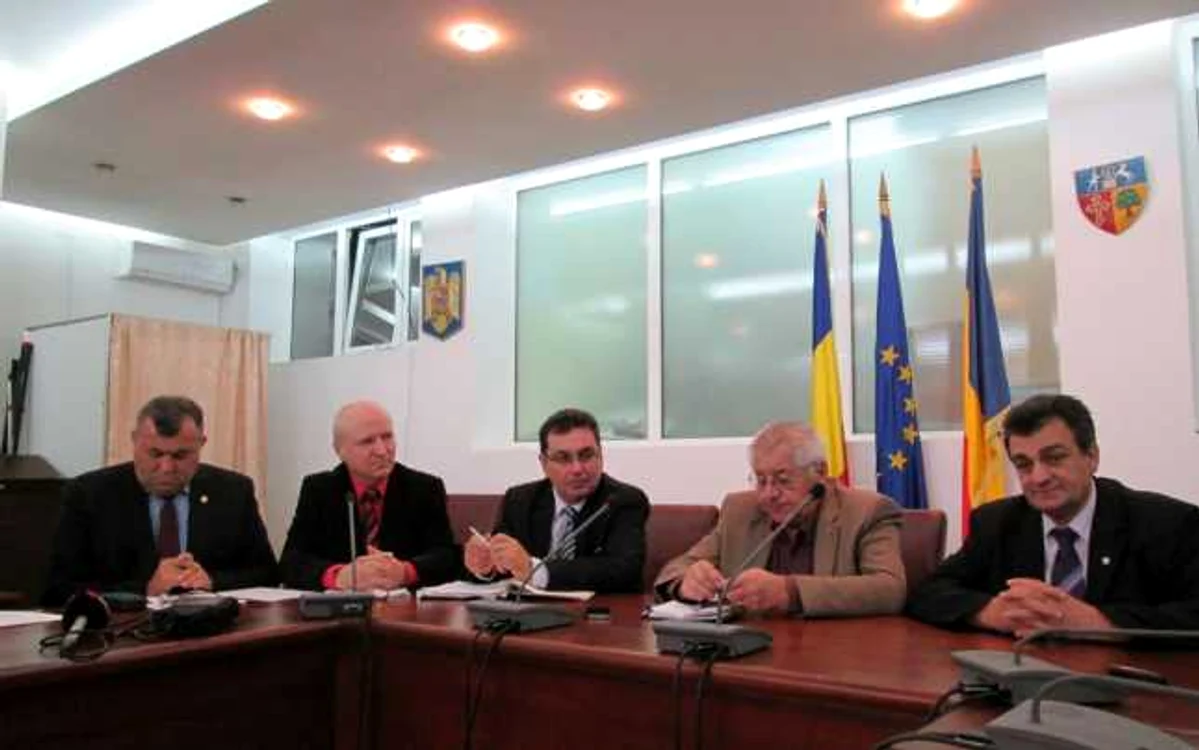 Membrii Comitetului s-au întâlnit astăzi la sediul CJ Vâlcea. Foto Adevărul