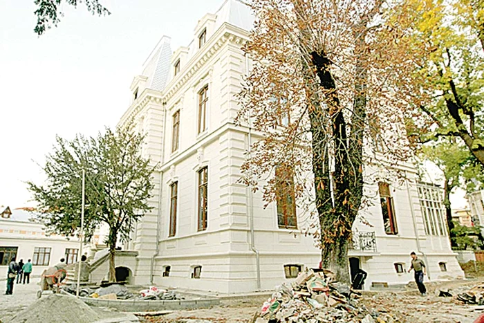 La extragerea Loto de  joi poţi pune mâna pe  o avere de 10 milioane  de euro dacă  nimereşti cele şase  numere norocoase (Foto: Dorin Constanda)