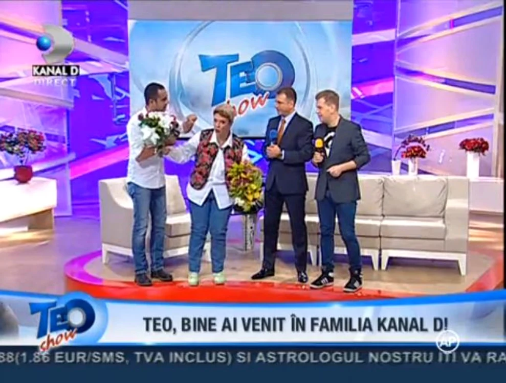 Vedeta a primit flori de la colegii ei de trust (captură: Kanal D)
