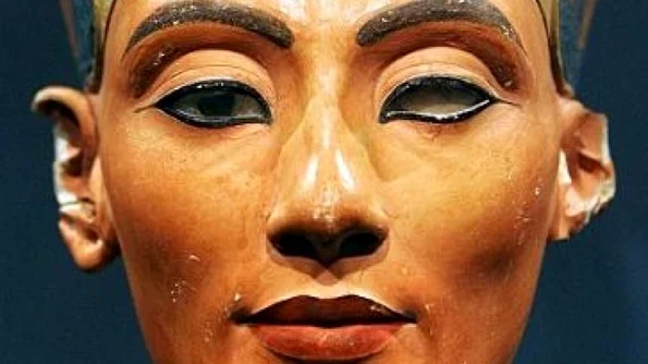 Nefertiti era urâtă   avea nasul coroiat şi riduri jpeg