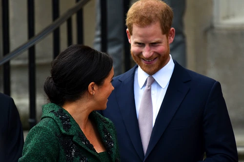 Harry și Meghan își aruncă mereu priviri pline de înțeles
