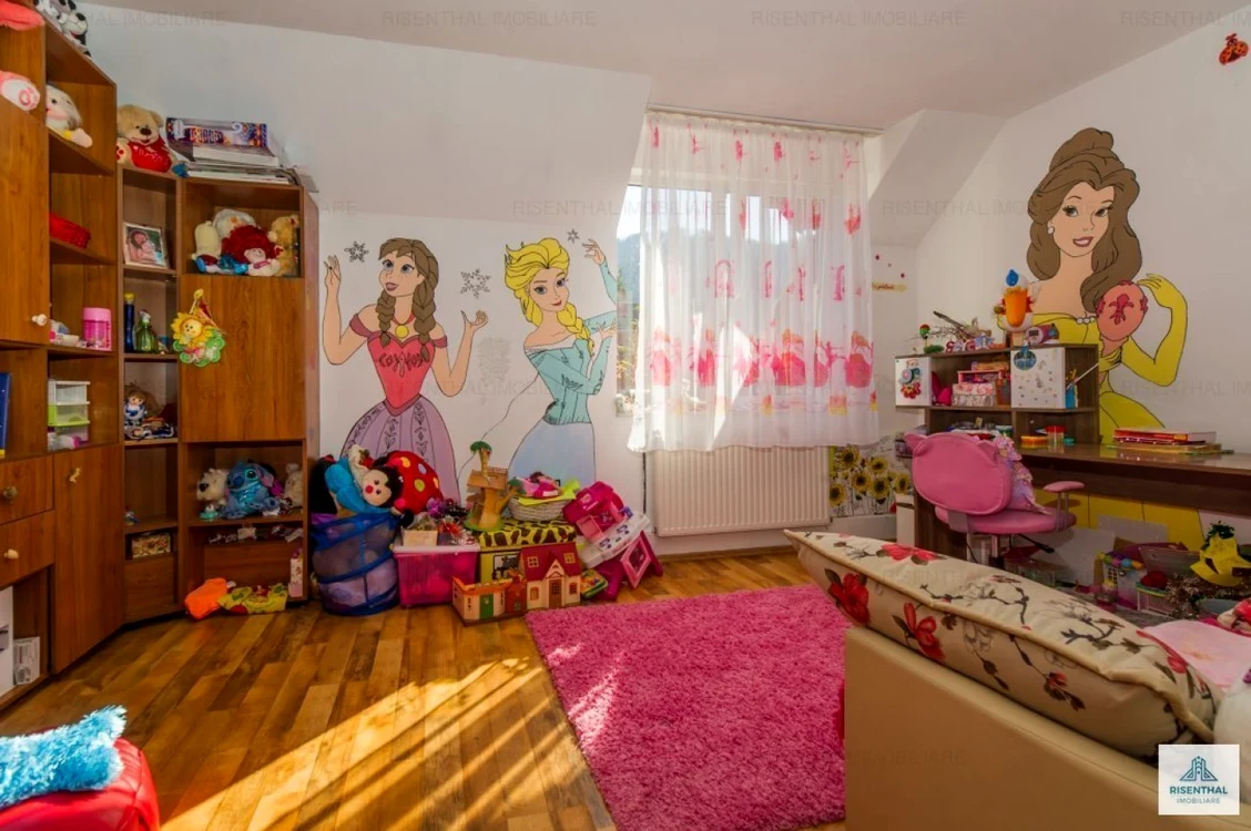 Un copil dintr-un centru a stat 14 ore cu o fractură deschisă până când asistenţii sociali s-au sinchisit să sune la 112 FOTO Internet