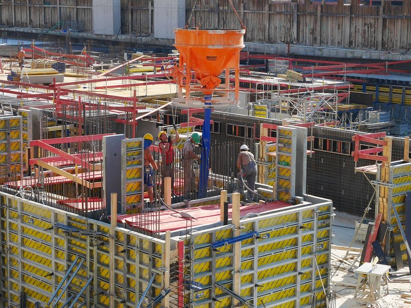Coșmarul muncitorilor români care au lucrat la construcția unui spital din Germania și așteaptă de doi ani să-și încaseze salariile