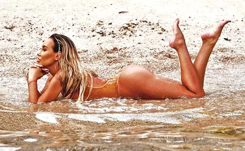 Fotomodelul  Raluca Podea  (32 de ani)  are silicoane şi  fundul mărit la o  clinică din Turcia jpeg