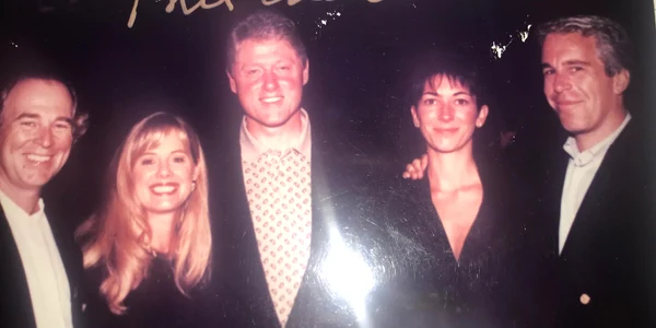Bill Clinton fotografie găsită in proprietatea lui Jeffrey Epstein FOTO oversightdemocrats house gov 13 JPG