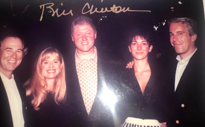 Bill Clinton apare des lângă Epstein în documentele publicate de Departamentul de Justiție FOTO: X