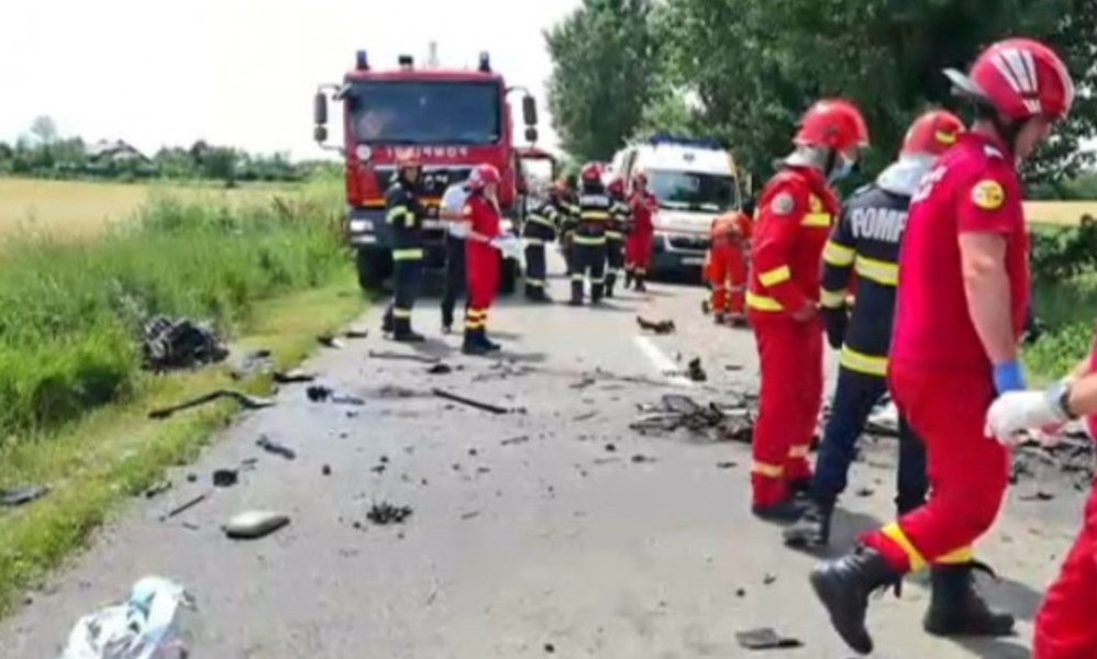 Accident rutier produs de o adolescentă de 16 ani, din Neamț, care s-a urcat la volan fără permis. Doi oameni au fost răniți 