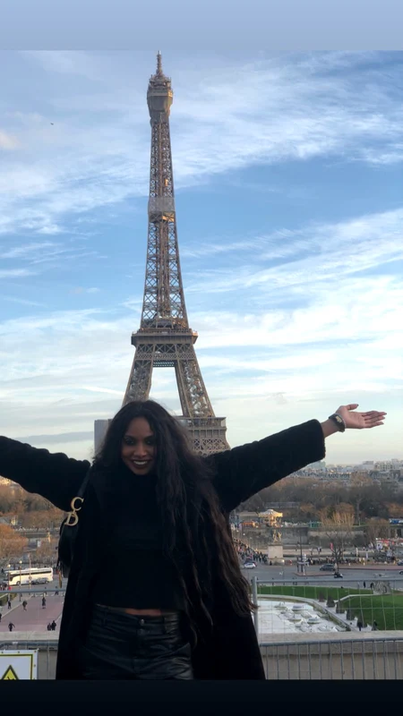 Laurette se mută la Paris definitiv foto arhiva personală