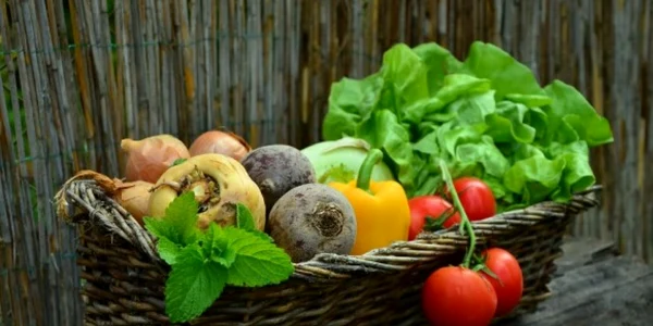 Metode prin care îndepărtezi pesticidele din fructe şi legume