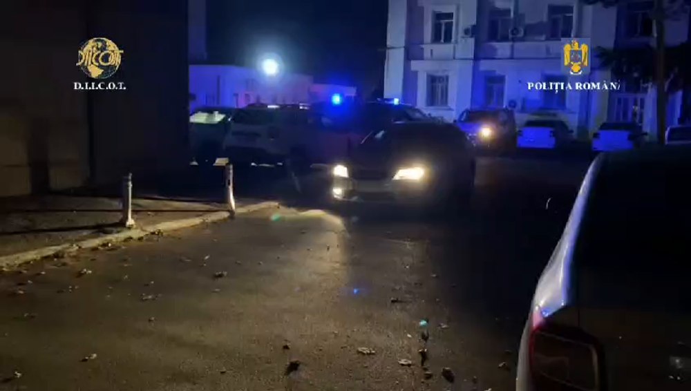 Doi fraţi au recrutat tinere prin metoda Loverboy pentru prostituție în Europa. Sunt cercetați și pentru trafic de droguri VIDEO