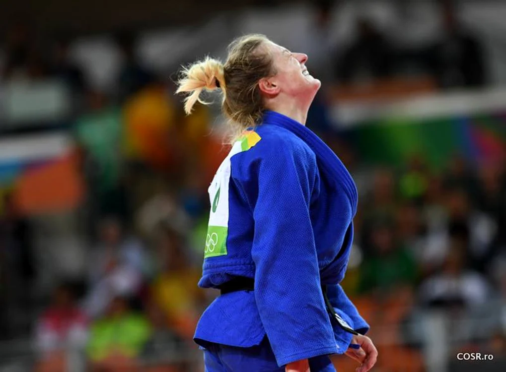 
    Corina Căprioriu  