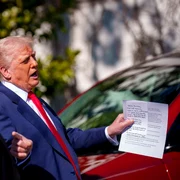 Notă Tesla Donald Trump Elon Musk FOTO: GettyImages 2203996416 jpg