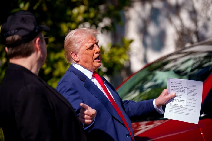 Donald Trump avea notiţa cu preţuri ataşată la discurs. FOTO: GettyImages 